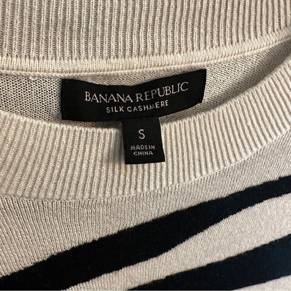 Banana Republic Silk Cashmere Blend Zebra Print Sweater | Size Small - Picture 4 of 6